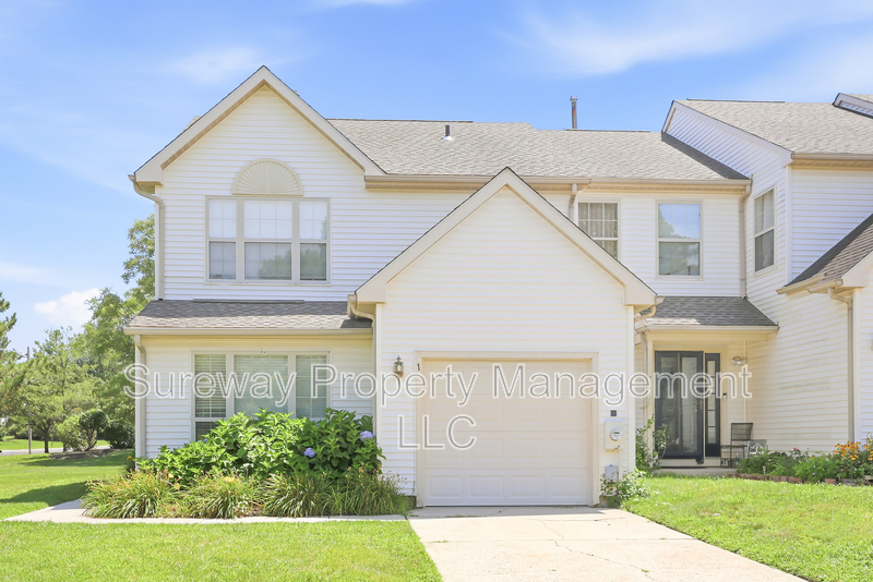 Delran Townhome: 1 Periwinkle Ln