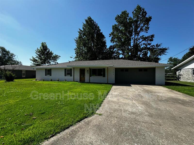 Bentonville House: 2202 SE 16th Street