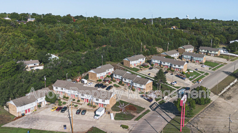 Junction City House: 1326 South Jackson Street