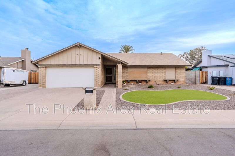 Chandler House: 3231 N Woodburne Dr