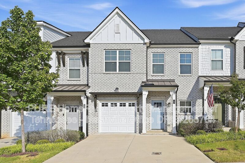 Hendersonville House: 107 Dameron Pvt Dr