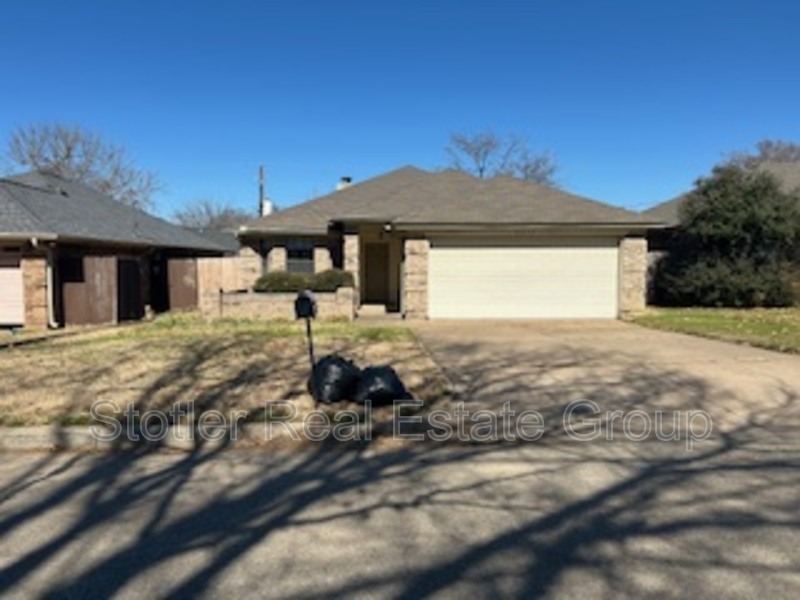 Arlington House: 4211 Meadow Park Drive