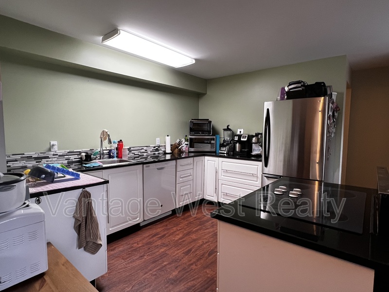 Kelowna House: 1560-B Glenmore Rd N