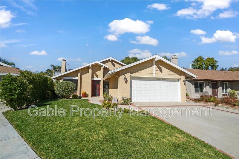 Santa Clarita House: 27553 Saffron Ln