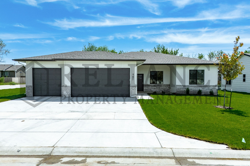 Valley Center House: 613 E Elmwood St