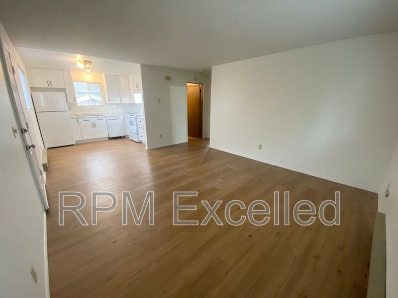 Renton Condo: 475 Houser Way S