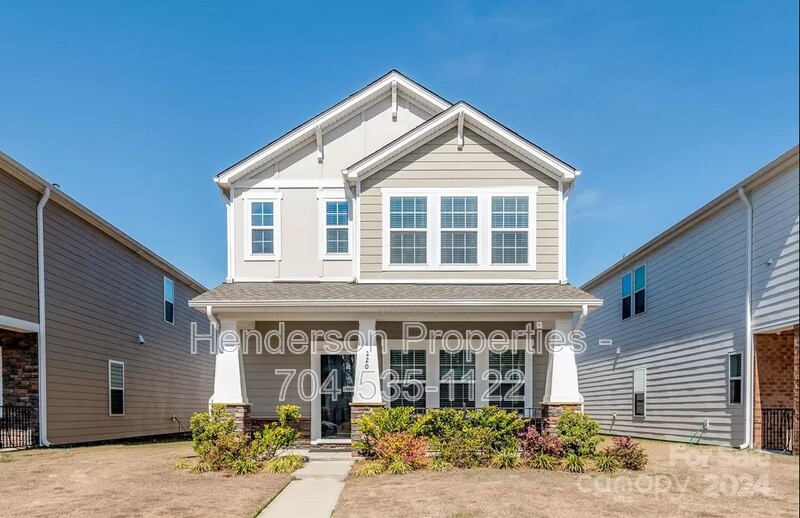 Pineville House: 220 Emmett Dr