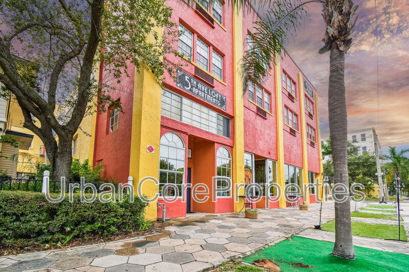 St. Petersburg Condo: 216 5th Ave N