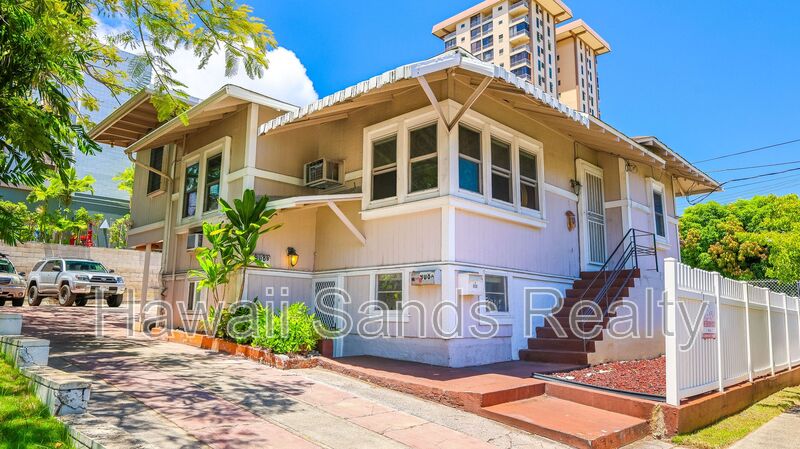 Honolulu House: 908 Kinau Street