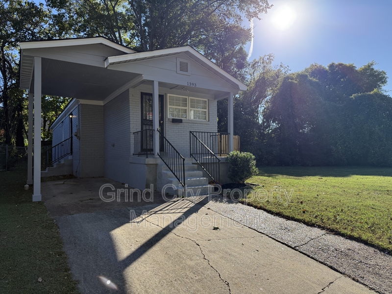 Memphis House: 1393 Lyceum Road