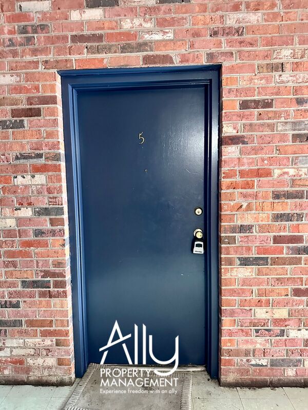 Charlottesville Condo: 840 Runnel Court #5 - 1