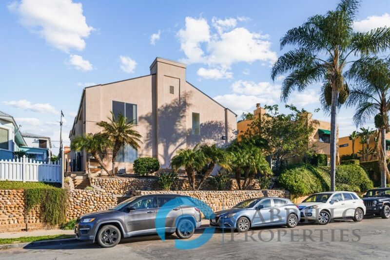 San Diego Townhome: 3767 Villa Terrace