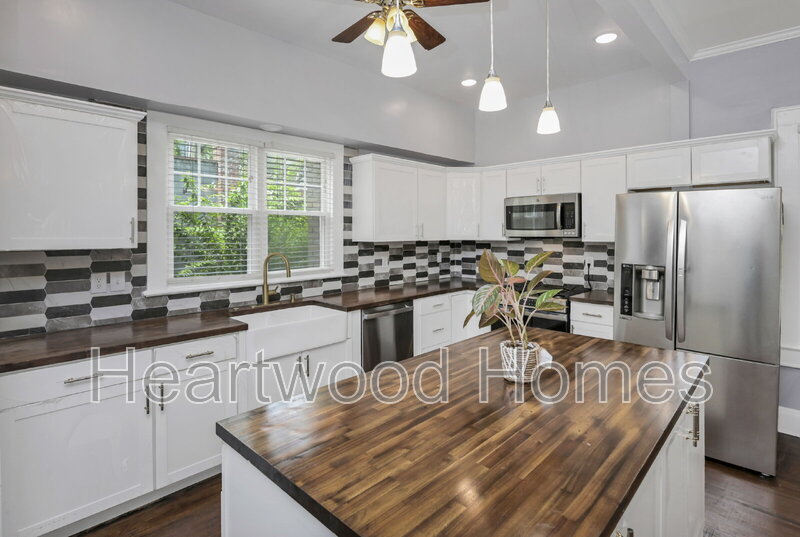 Columbia Condo: 2417 Clark St