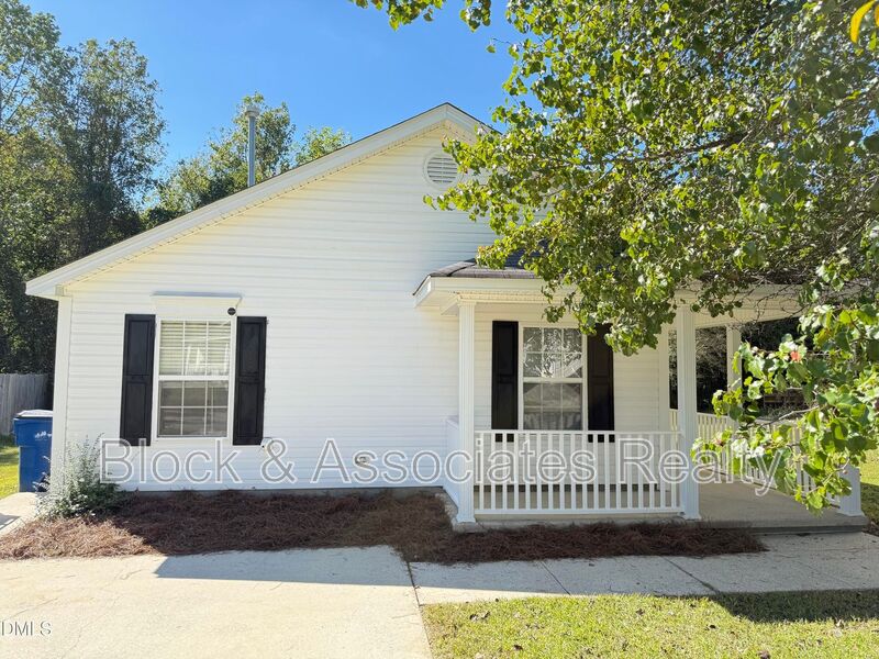 Raleigh House: 4832 Silverdene St