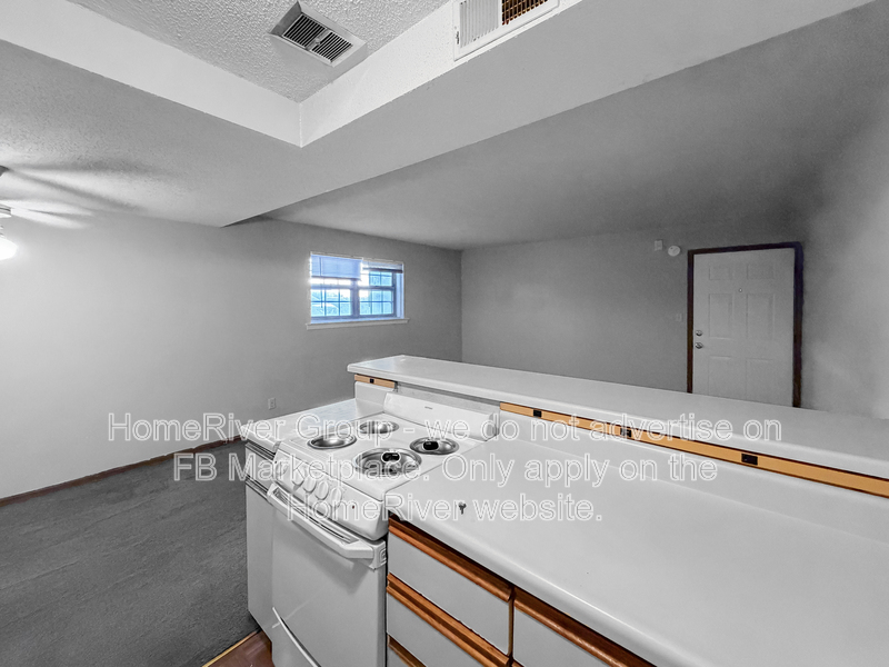 Columbia House: 1646 Towne Dr