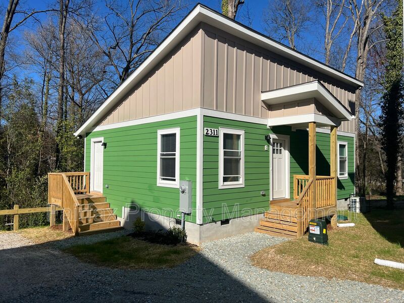 Durham House: 2311 Owen St