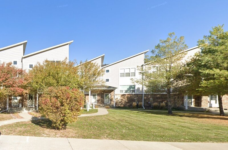 Grimes Townhome: 301 SE 11th St