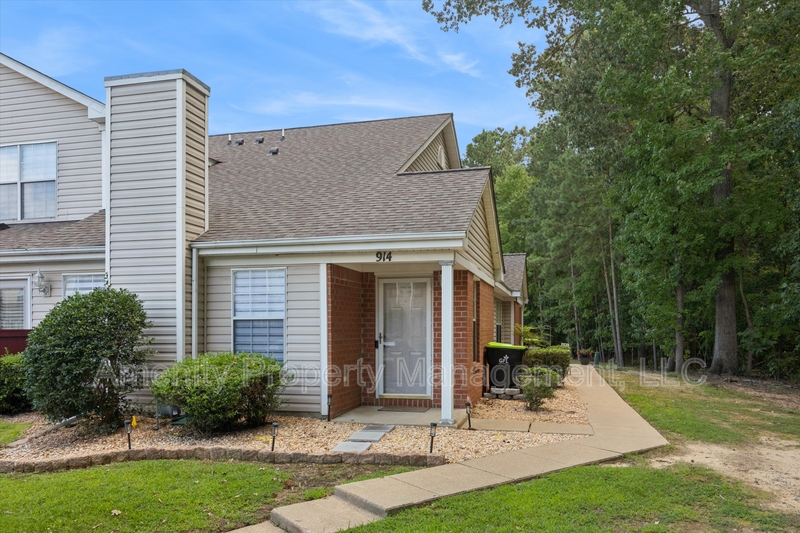 Newport News Condo: 914 Pine Mill Court
