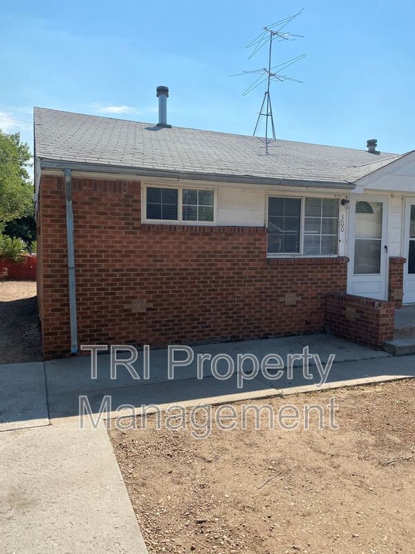 Greeley House: 300 16th Avenue Court