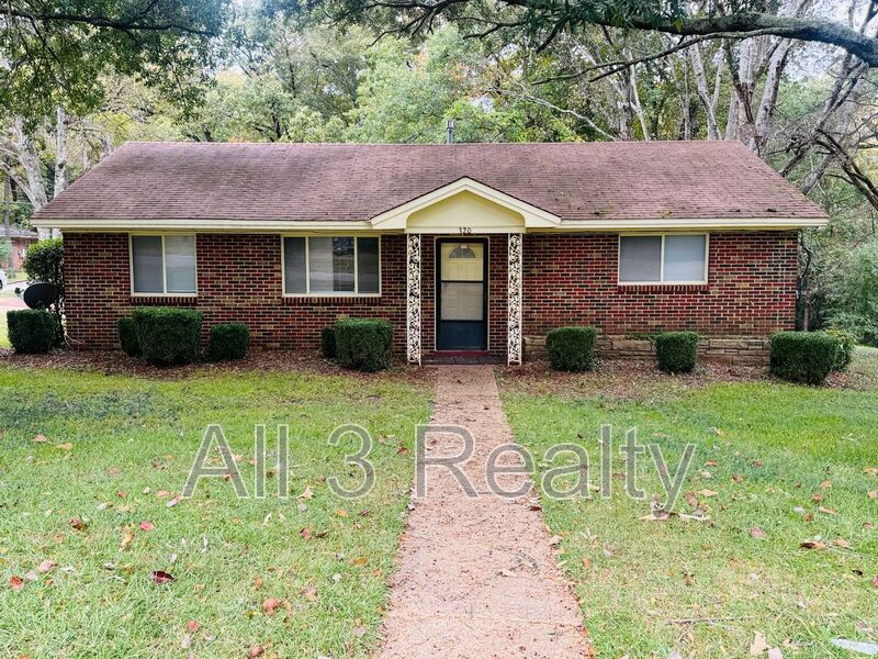 Montgomery House: 320 Green Ridge Road