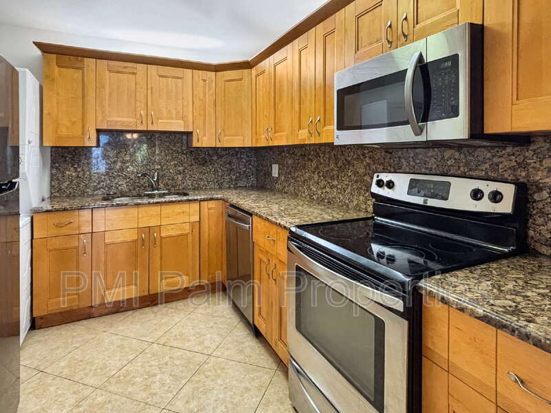 North Palm Beach Townhome: 390 Golfview Rd