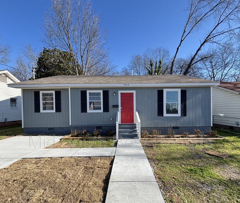 Benton House: 909 W Hazel St