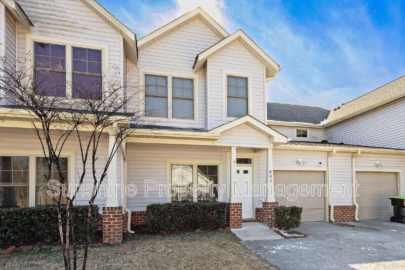 Suffolk Condo: 200 Seasons Cir