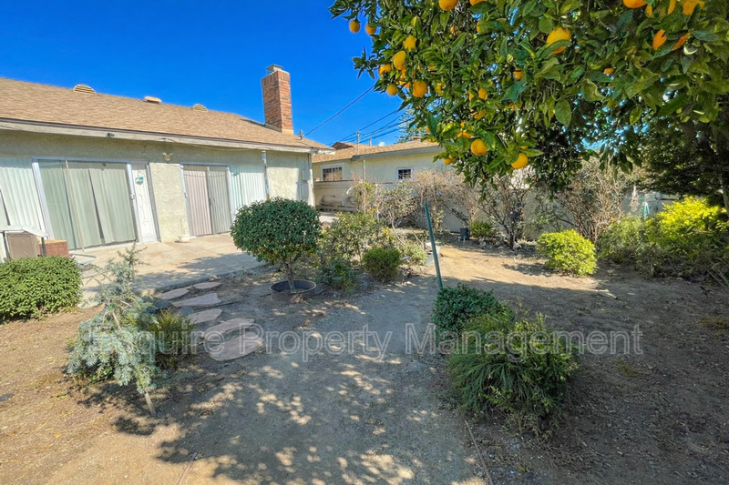 CAMARILLO House: 23B LEMON DR.