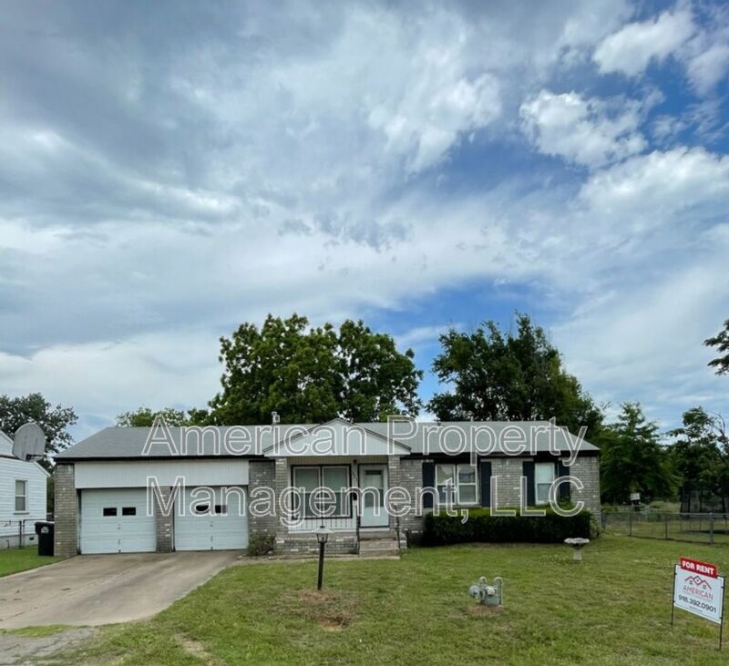 Jenks House: 523 E Duncan St