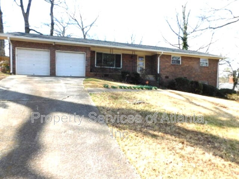 Decatur House: 2407 Summerland Dr