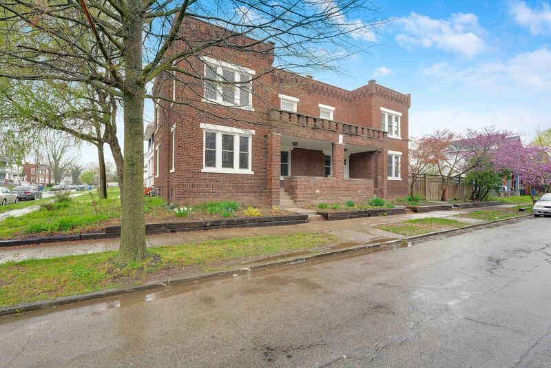 Columbus Townhome: 389-391 Berkeley Road