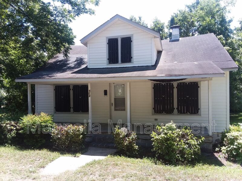 Henderson House: 712 Highland Ave