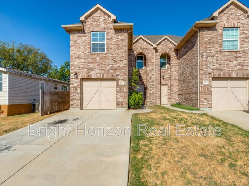 Little Elm Condo: 449 Woodgrove Drive