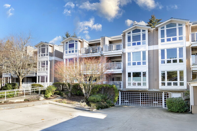 Kirkland House: 702 Kirkland Way