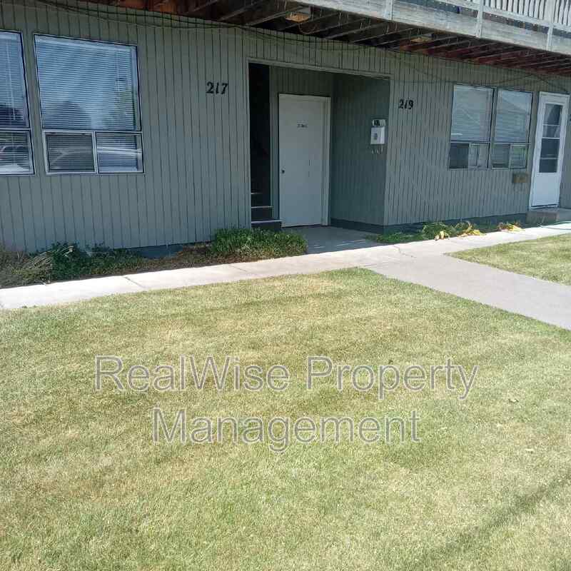 Redmond Condo: 217 NW 7th St