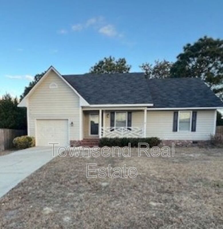 Hope Mills House: 3330 Crosswinds Drive