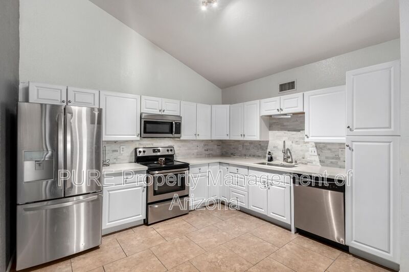 Mesa House: 712 N Santa Barbara