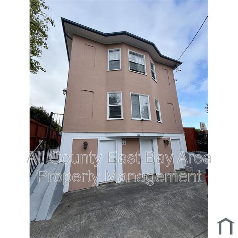 Oakland Condo: 489 55th St