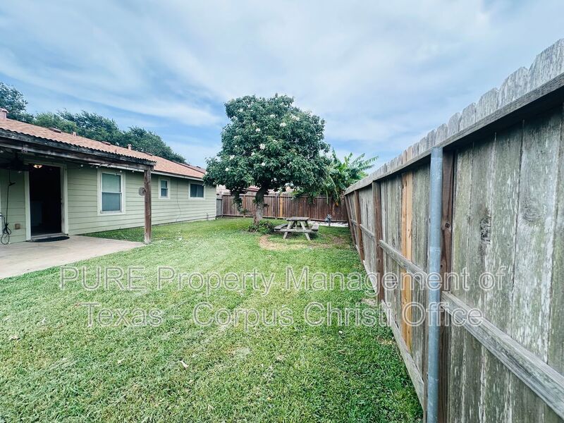 Corpus Christi House: 7433 Spitfire Drive