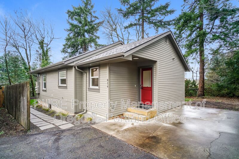 Portland House: 814 NE 67th Ave