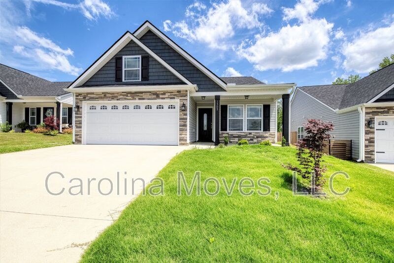 Spartanburg House: 1303 Lindale Place