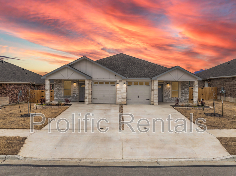 Killeen Townhome: 5219 Rose Garden Loop - 1