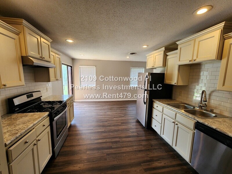 Springdale House: 2109 Cottonwood Pl