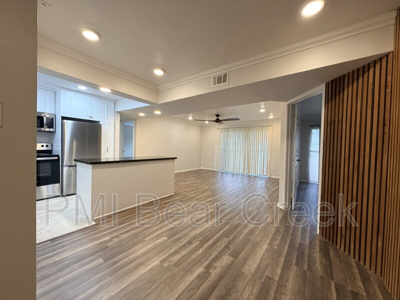 Houston Condo: 3045 Walnut Bend Lane