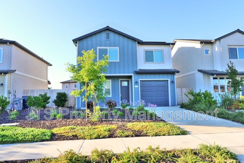 Sacramento House: 5 Oak Manor Way