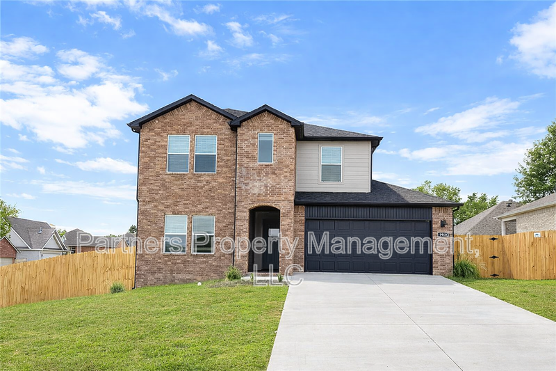 Springdale House: 1918 Larkspur Street