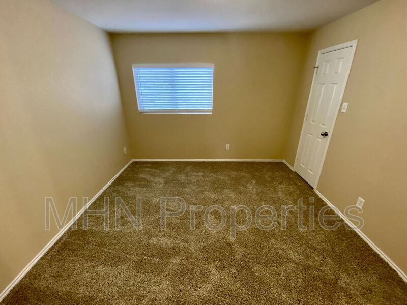 Perfectly located, 4 bed//2.5 bath, off IH-10 and just minutes from USAA, UTSA, and the Medical Center! - Photo 11