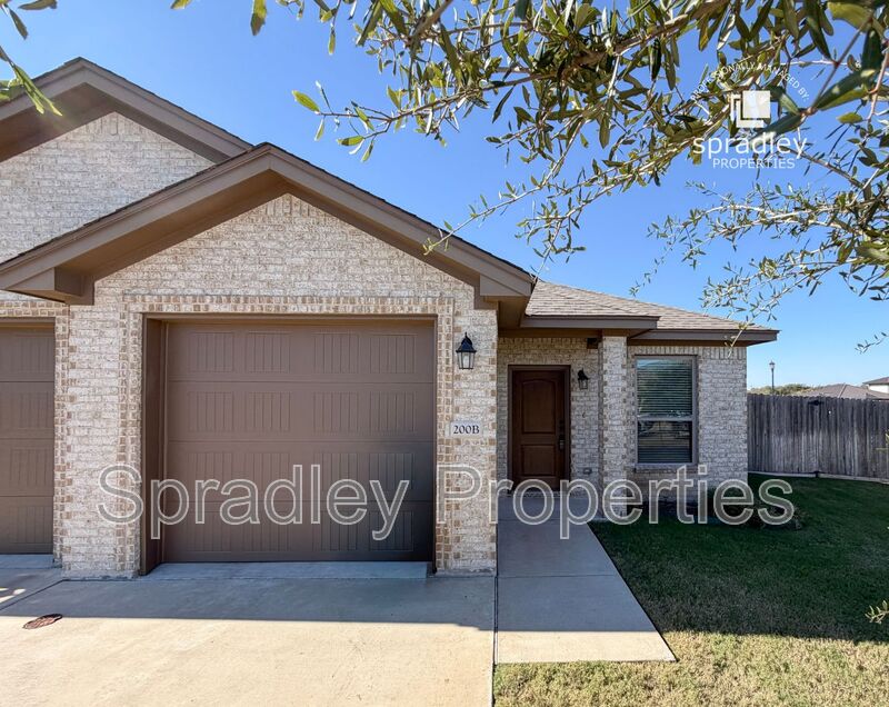 Troy Townhome: 200B Sparrow Cove