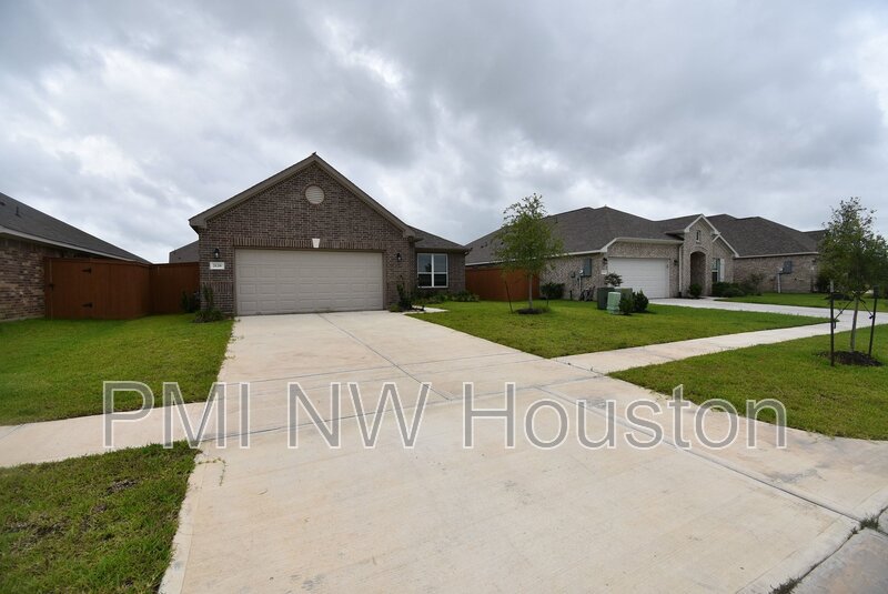 La Marque House: 2128 Port Jackson Dr