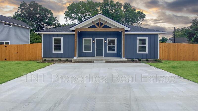 Bryan House: 503 North Logan Avenue